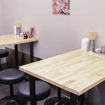 京都ラーメン きんざん - テーブル