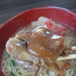 コラーゲン豚骨ラーメンとこ豚平和園 - 豚足はトロトロ