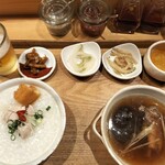 叙序圓 - ■薬膳スープ(肉骨茶)　＋　鶏粥　1250 　・小鉢3種　 　　ナメコ、セロリの浅漬け、ザーサイ浅漬け