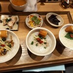 JOJO MARU  - ■3種アソート　1200 　・さつま芋粥 　・肉きのこ粥 　・日替わり　鶏粥 　・小鉢3種　 　　よだれ鶏、干し豆腐のサラダ、昆布