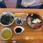 平戸瀬戸市場 レストラン - 平戸ミニ海鮮丼セットミニうどん1090円