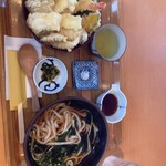 平戸瀬戸市場 レストラン - 平戸海鮮丼セット素うどん1610円