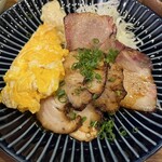 江戸堀 焼豚食堂 - ▪️ミックス焼豚定食¥1.100
            　※ご飯大盛り無料
            　※日替りで小鉢が2品