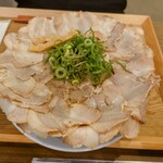 中華そば 桜花 - 淡麗醤油肉そば　大盛　肉マシマシ