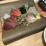 炭焼笑店 ゴジュウマル - お刺身盛り　カツオ、マグロ、シマアジ、スズキ
