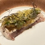 ルカンケ - 千葉県勝浦桜鯛　河内晩柑　ういきょう　軽くスチームされた桜鯛の上にはズッキーニ、グレープフルーツ