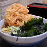 しぶそば - かき揚げそば(温)＠税込580円＋わかめ＠税込90円