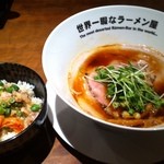 世界一暇なラーメン屋 - うますぎる！スープに完全に引き込まれました!