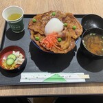 Ichikawa Pakingueria Shokudou Kona - 話題になった、豚丼。
                      ボリューム満点で炭火のいい香りが良かったです！
                      