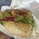 スティッキーウィッチ - シュリンプアンドワカモト　ハーフ1,050円　パンサクサク(ハーフを更に半分に食べやすくシェアしやすいOK)