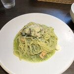 8TH SEA OYSTER Market Kitchen - 牡蠣とサーモンのジェノベーゼソース生パスタ