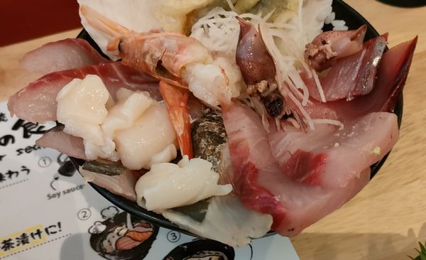 【かいせんどん】 海鮮丼 【下松SA（上）／山陽自動車道】：旬ネタ｜日刊カーセンサー