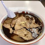 蜂屋 - 醤油チャーシュー
            
            醤油チャーシュー麺には生姜が乗っています！