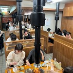 Motsu No Temmaya - パッと見、昭和レトロな焼肉屋さん。でも実はめちゃくちゃ新しくて、どこもかしこもピッカピカ。長く愛されて欲しいから流行り廃りのない設計にしたらしいよ。