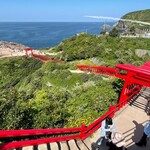 漁火庵ソフトクリーム部 - 元乃隅神社すぐそば。1時間以上の長い山道渋滞の終着点である元の隅神社駐車場入り口にある。