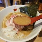 crab台風。 - このラーメンの主役と言って良い「蟹豚骨スープ」粘度が凄いです！渡り蟹と豚骨を50H煮込んであるらいしいです！めっちゃとろとろ！これは初めて食べました！