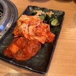 焼肉 山河 - キムチ盛り合わせ