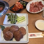 焼肉 山河 - 期間限定　極太アスパラ　椎茸