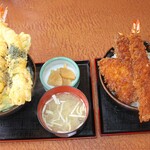 塩天丼 - 右側がご飯大盛りでドンブリ大きめです
