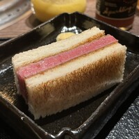 ヤキニク旭 - 肉の神様に捧げるシャトーブリアンカツサンド
