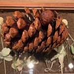 ラチュレ - デカ目の松ぼっくり！の中のケークサレ