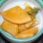 塩天丼 - 漬物、美味しいです