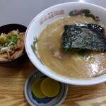 Marutaka Ramen - 味噌ラーメンとミニ豚丼
