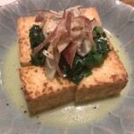 ワインとお料理 ことり - 厚揚げのソテー ニラバターソース