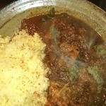 Negombo33 - ラム肉グリルのカレー。スパイシーと大きめに切った食べごたえのあるラム肉がうまい！