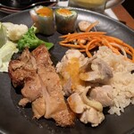 チェディルアン 淀屋橋 - 生春巻き、ヤムプラームック（タマネギ入りなのでエビ1個だけ取った）、人参と青パパイヤのサラダ、スパイシーグリルチキン、カオマンガイ