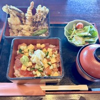 星空の中へ - 天重と海鮮バラちらしの不思議な組み合わせ