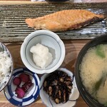 大起水産 海鮮丼と干物定食専門店 - 銀鮭ハラス定食