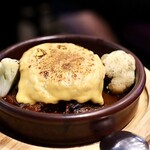 波へい - 煮込みハンバーグ チェダーチーズのせ