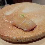 鮨 富かわ - 鯛　ネタの下にはカラスミが仕込んであります。♥♥♥
