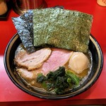 横濱家系ラーメン 野中家 - ラーメン850円麺硬め。海苔増し100円+おまけ。