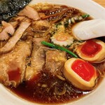 長岡食堂 東京ラーメン横丁店 - 味玉醤油(半)チャーシューラーメン