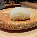 鮨 富かわ - アオリイカ　叩いているので　ネットリ感と食感が面白い　塩と酢橘