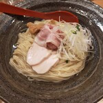 焼きあご塩らー麺 たかはし - 昆布水に浸かった喉越しの良い麺