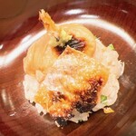 Okame Zushi - 真河豚の白子の炙り。シャリとの間には桜鱒のハラスと皮の炙りが\(//∇//)\