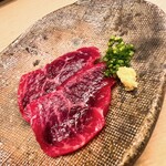 Okame Zushi - 岩手産のミンク鯨の尾の身。脂がウンマイ\(//∇//)\