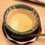 おかめ寿司 - 蛤汁の香り漂う茶碗蒸し。煮蛤の出汁を二週間継ぎ足してようやく20人前の完成。従い、毎日揃っているわけでは有りません\(//∇//)\