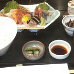 Oshokujidokoro Tashichi - 刺身定食。