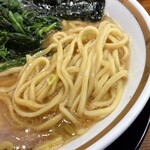 横浜家系ラーメン 三郷家 - 大橋製麺多摩の中太麺。