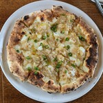 PIZZERIA BOSSO - 白子産新玉葱と青唐辛子のピッツァ