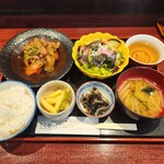 Wanoshoku Koko Kara - 肉料理  牛バラと長芋の甘辛煮　プラス一品は釜揚げしらすと水茄子のサラダ