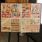 店前に立てかけてあるメニュー一覧。