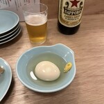 酒場 ヒナタ - おでんのたまごです。割ってからのお楽しみ。なんと中身が⚪︎⚪︎なんです。毎回注文しているメニューです。