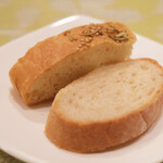 チェルバイア - プランツォＢ 2000円 のフォカッチャとバゲット