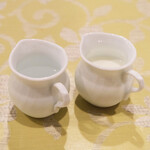 チェルバイア - プランツォＢ 2000円 のミルク、ガムシロ