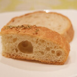 チェルバイア - プランツォＢ 2000円 のフォカッチャとバゲット